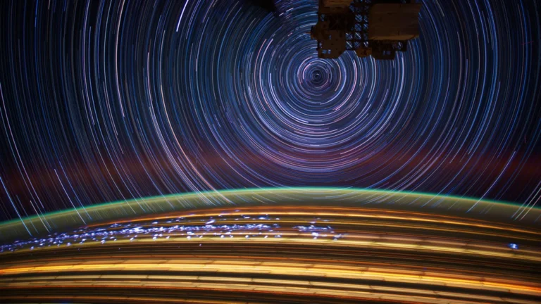 Astronauta de 70 anos está de volta; veja as melhores fotos do Espaço