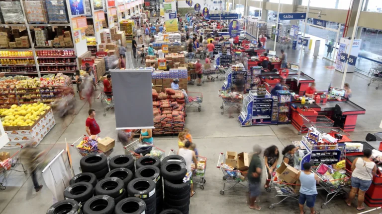 Guerra comercial vai aliviar inflação no Brasil, avalia economistas consultados pelo BC