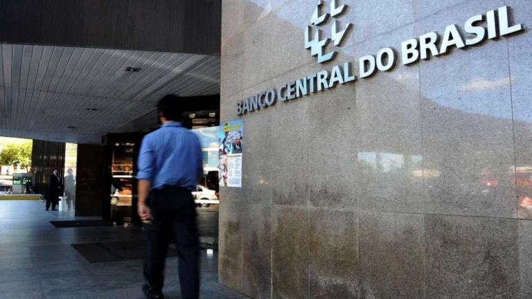 BC passa a apurar mensalmente dados sobre juros e encargos totais no cartão