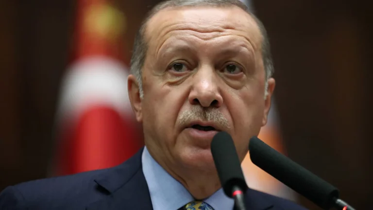 Erdogan começa a elaborar nova Constituição na Turquia
