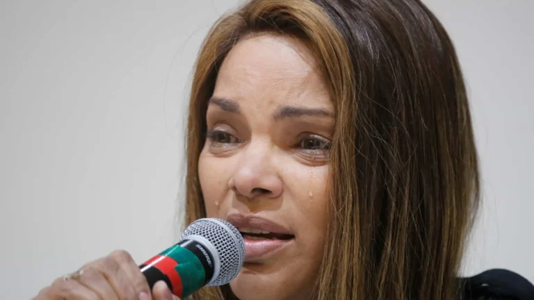 Livro sobre julgamento de Flordelis relata discussão por botox e choros teatrais