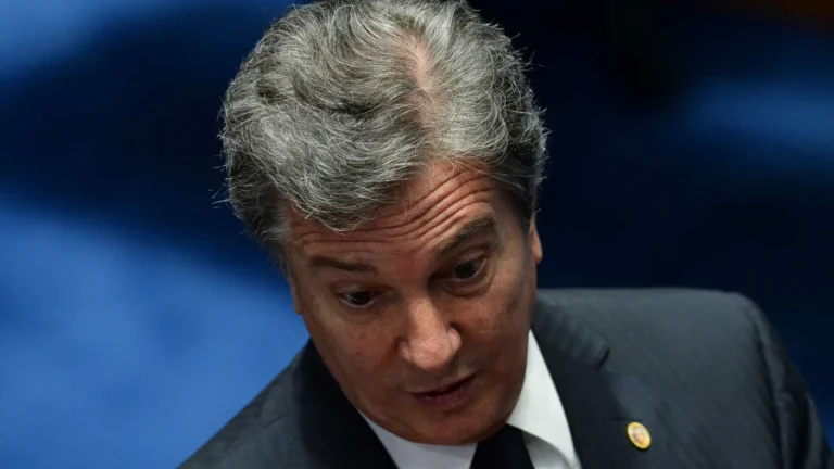 Moraes determina apreensão do passaporte diplomático de Collor