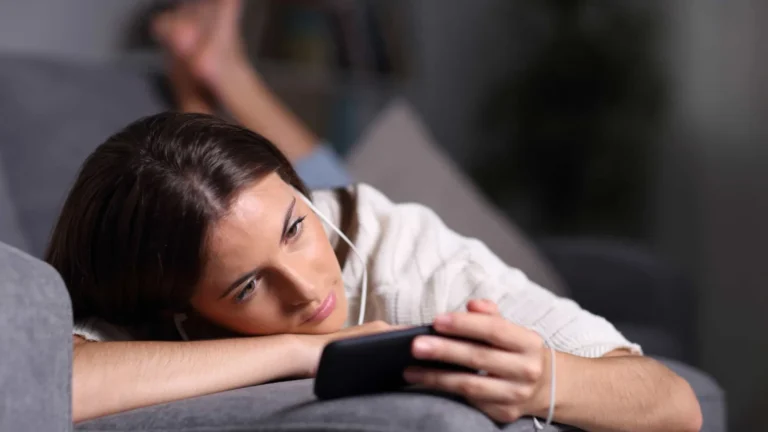 Aplicativos populares podem estar drenando sua bateria sem você perceber