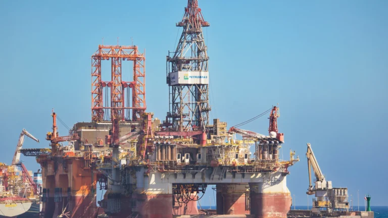 Petrobras anuncia novos poços e retomada de fábricas de fertilizantes
