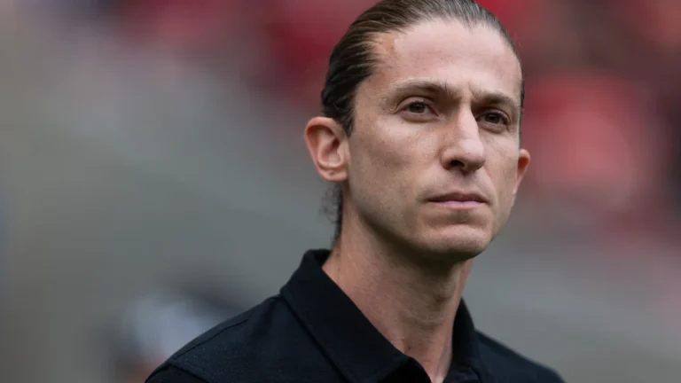 Filipe Luís reclama de ‘turbulência externa’: ‘Não tem um que ganhe sempre’