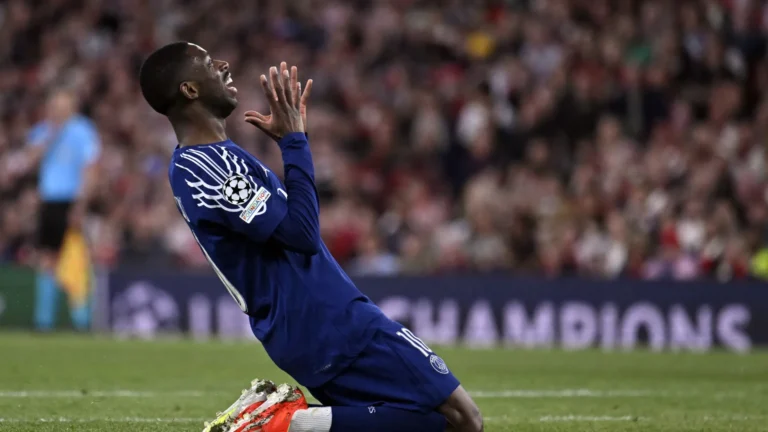 Dembélé sofre lesão e pode desfalcar PSG na Liga dos Campeões