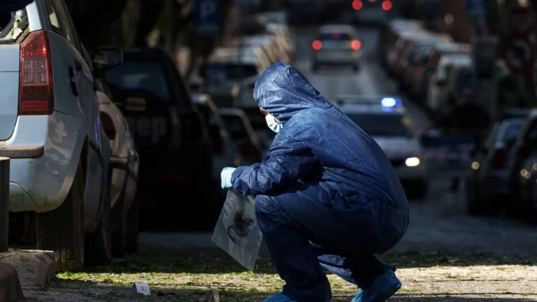 Mulher morre após bomba explodir em suas mãos na Grécia