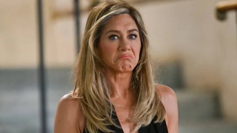 Homem que invadiu casa de Jennifer Aniston chega seminu a tribunal
