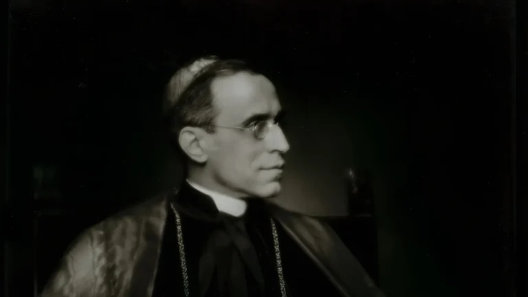 O papa que explodiu devido a um embalsamamento que deu errado