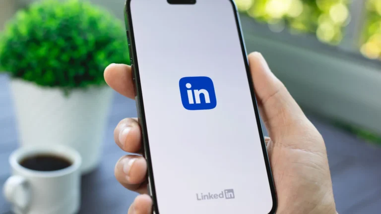 LinkedIn lança busca por vagas com IA que entende o “emprego dos sonhos”