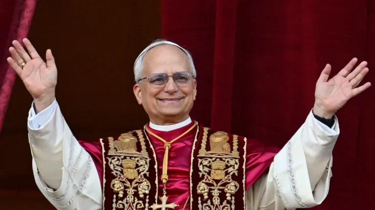 Vaticano lança primeiros selos em homenagem ao Papa Leão 14