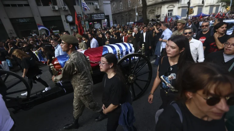 ‘Uma pessoa como Pepe Mujica não morre’, diz Lula em funeral