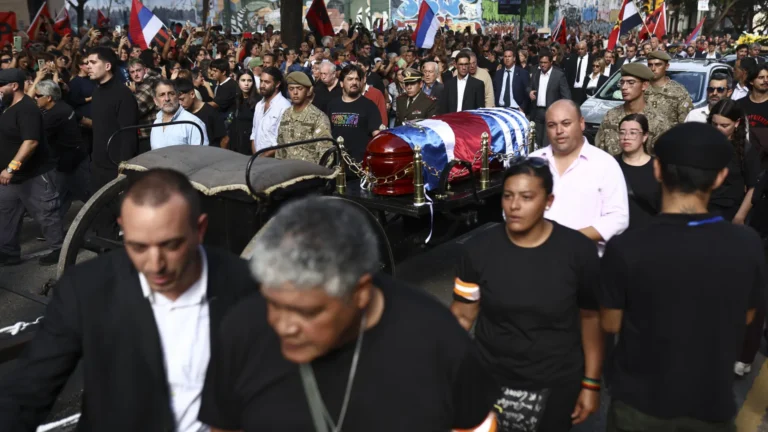 Mais de 40 mil pessoas no 1.º dia velório de ‘Pepe’ Mujica; veja