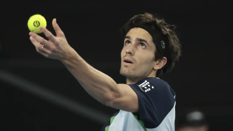 Próximo adversário em Roland Garros, francês elogia João Fonseca