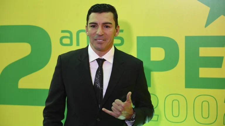 Lúcio reaparece após queimaduras e faz primeiro passeio no hospital