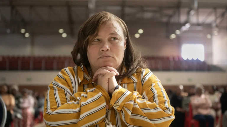 Mulher diz que vendeu filha na África do Sul por causa da cor dos olhos