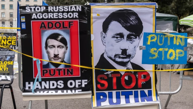 Rússia proíbe representações de Putin como Adolf Hitler