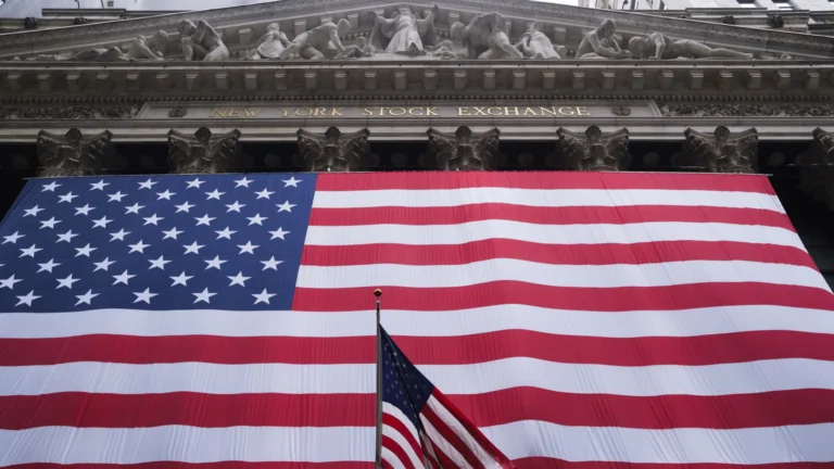 Wall Street abre em alta enquanto China critica interferência dos EUA