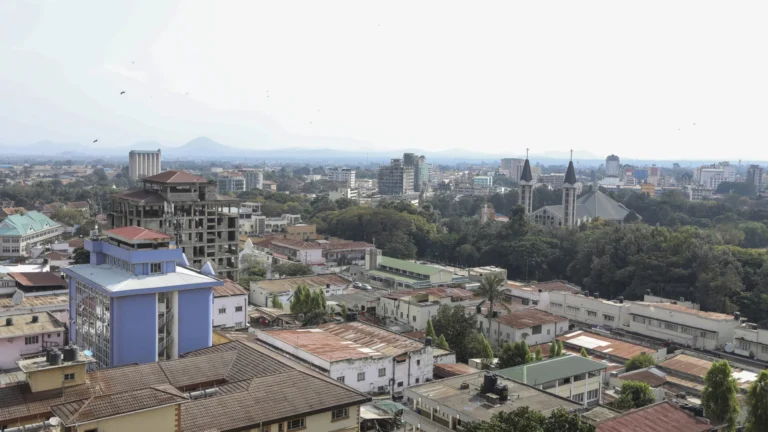 Colisão entre ônibus deixa 37 mortos e 30 feridos na Tanzânia