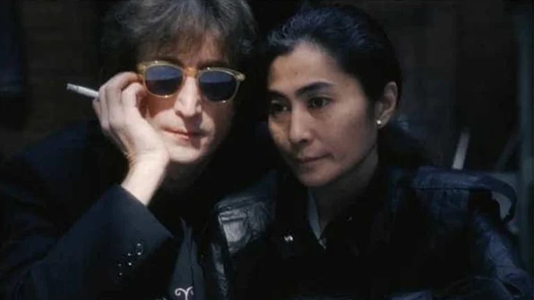 John Lennon se pesava todo dia e Yoko só viajava após a sua consulta astrológica