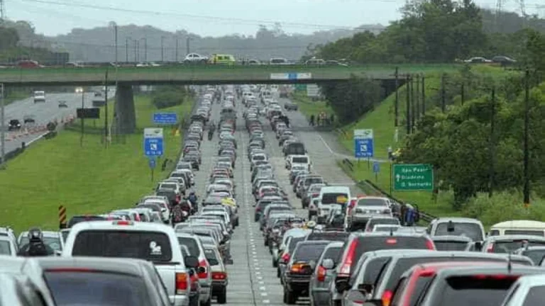 Saiba piores horários para pegar estrada no feriado de Corpus Christi