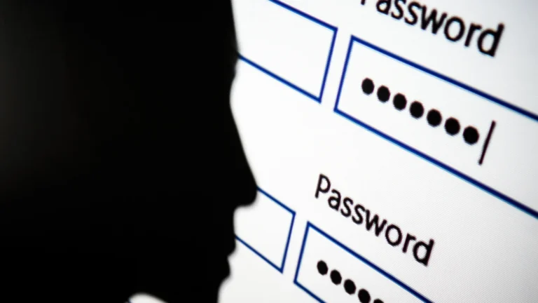 Maior vazamento de dados da história expõe 16 bilhões de ‘passwords’