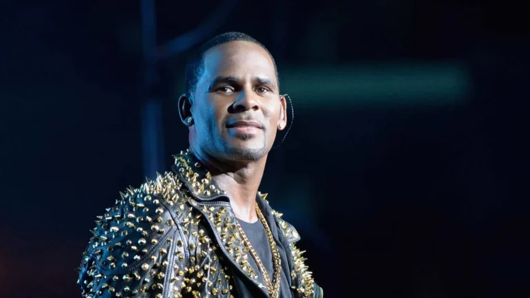 Rapper R. Kelly solicita transferência de prisão após suposta ameaça à sua vida