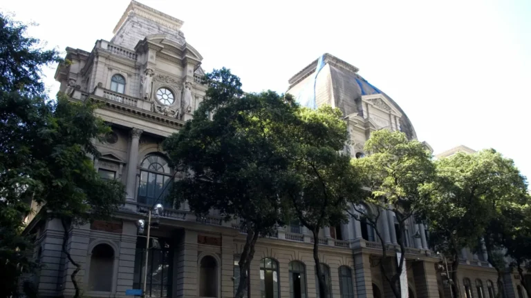 Museu Nacional reabre ao público para exposição temporária sete anos após incêndio