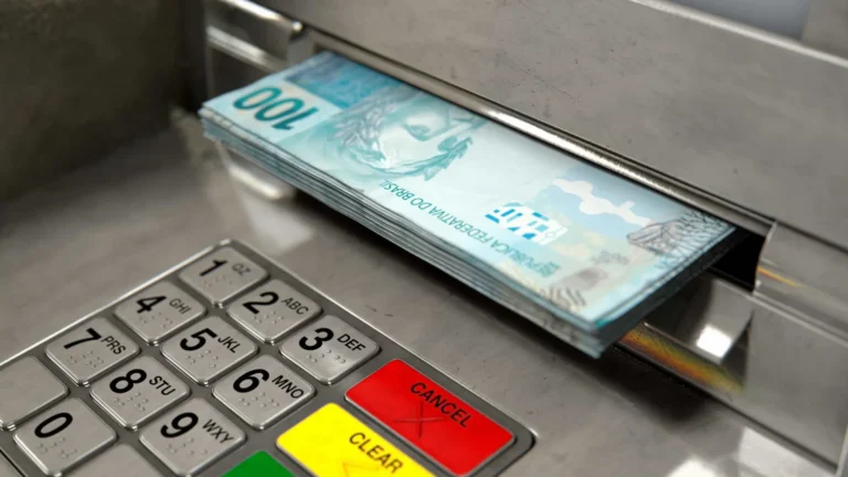 Rendimento médio dos brasileiros chega a R$ 3.270