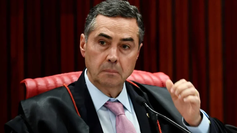 Barroso diz que mentir precisa voltar a ser errado e defende regulação de conteúdo na internet