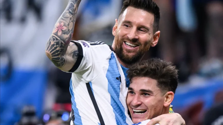 Argentina sobra, é ‘campeã’ e deixa Chile quase fora da Copa