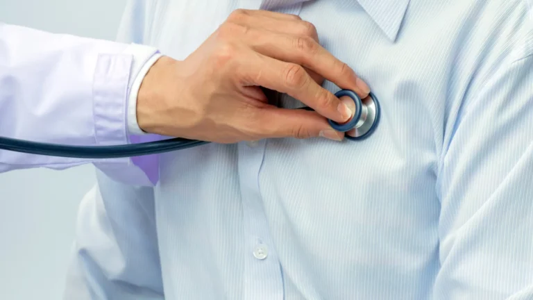 Saúde anuncia 3.000 bolsas de residência médica e 500 vagas de especialistas no SUS