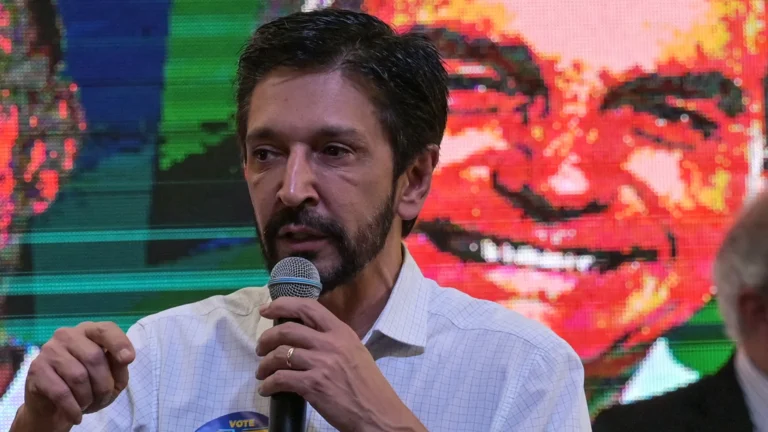 Gestão Nunes quer que responsáveis por escolas privatizadas contratem professores