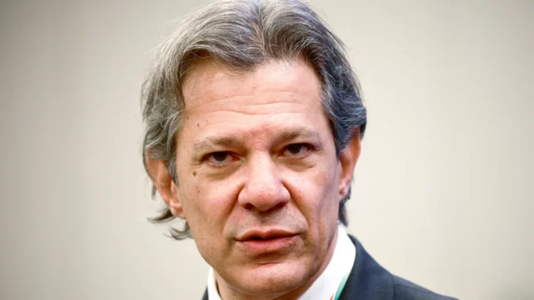 Haddad chega ao Alvorada para reunião com Lula