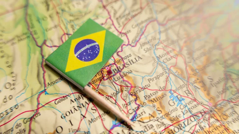 Orgulho de ser brasileiro cai, e sentimento de pessimismo segue em alta, aponta Datafolha