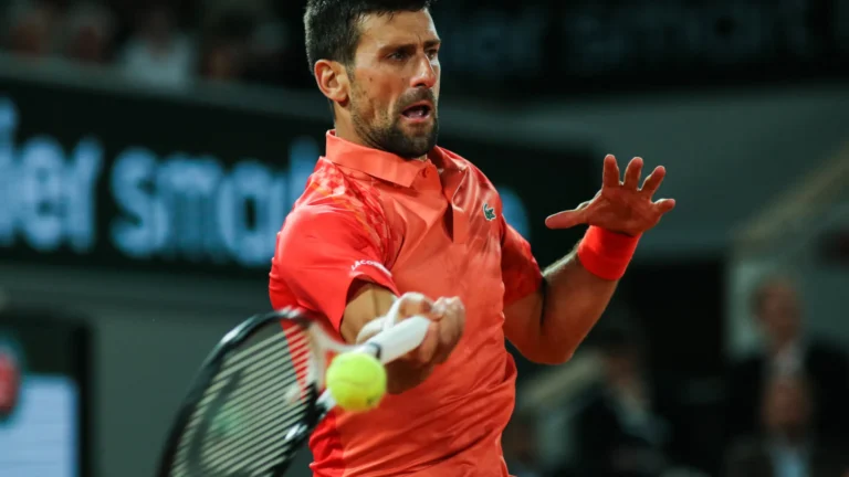 Djokovic vira sobre Zverev em Roland Garros e fará 51ª semi em grand slams