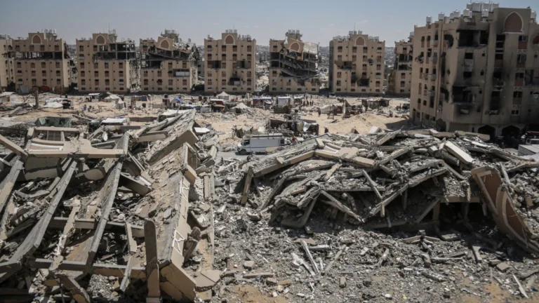 Israel abre fogo perto de centro de ajuda pela 3ª vez em Gaza