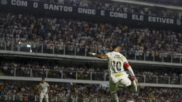 Santos torce contra o Palmeiras no Mundial para tentar fechar com Mayke