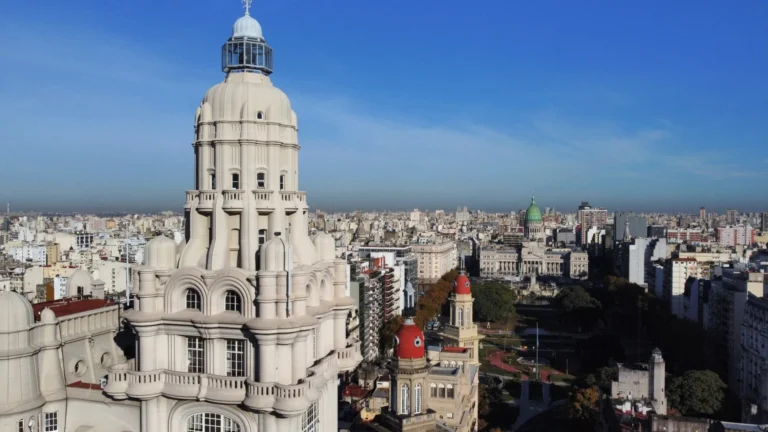 Com 9 entre 10 preços mais altos na Argentina, turistas brasileiros evitam vizinhos