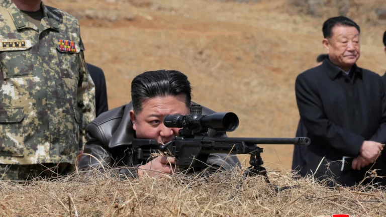 Chinês vivendo ilegalmente nos EUA contrabandeava armas à Coreia do Norte
