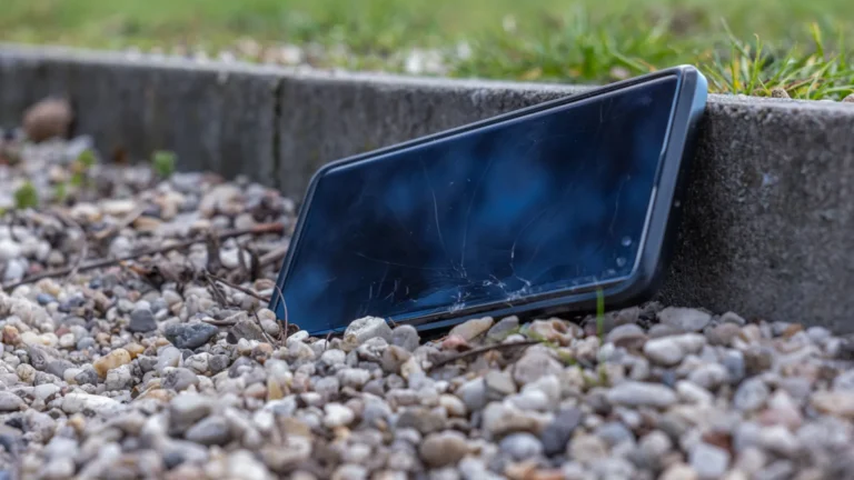 Roubaram seu celular? Isso é o que você precisa fazer