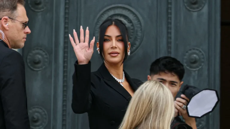 Ladrão que assaltou Kim Kardashian em Paris morre um mês após condenação