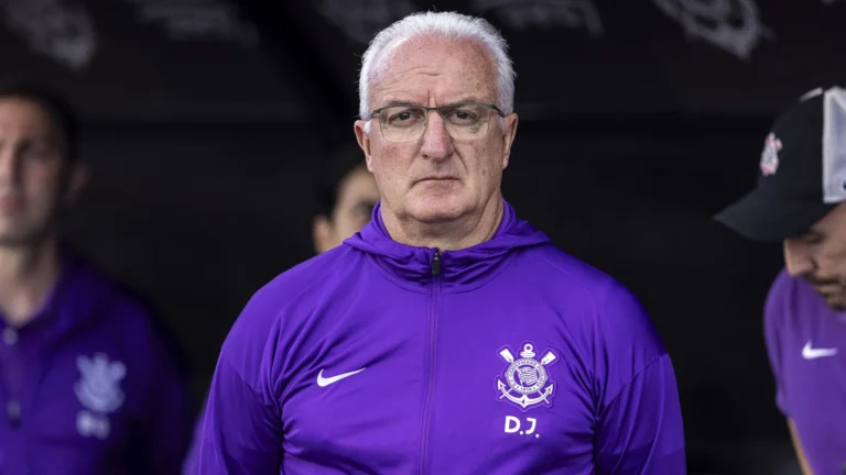 Em meio a caos político, Corinthians tem ‘CT em paz’ e respaldo de Fabinho