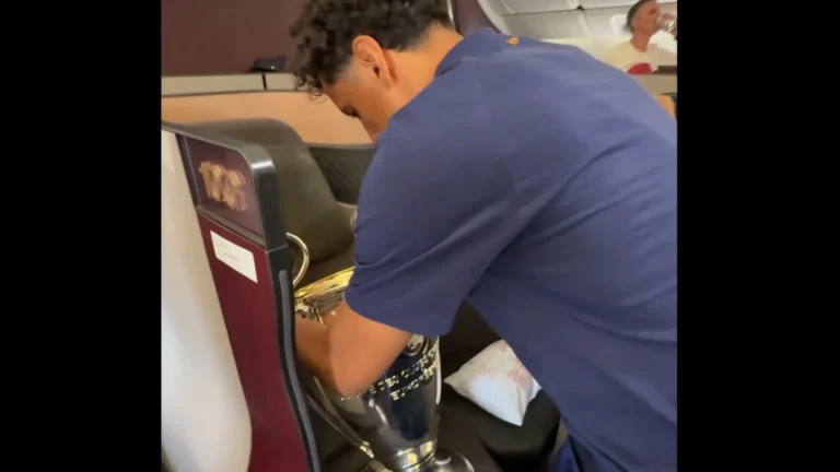 Todo o cuidado é pouco! Troféu da Champions viajou assim para Paris