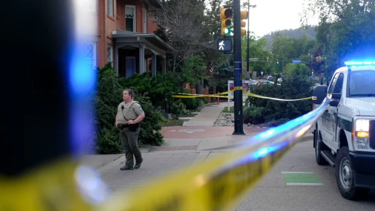 Ataque terrorista com lança-chamas fere 6 em evento pró-Israel nos EUA