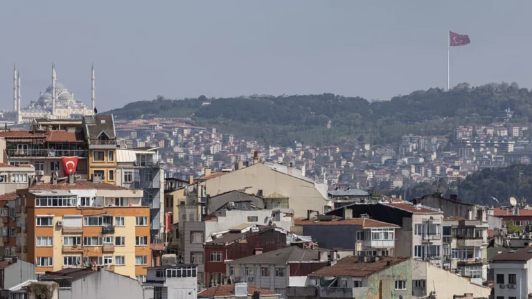 Terremoto de 5,8 atinge a Turquia, mata adolescente e fere 69; veja