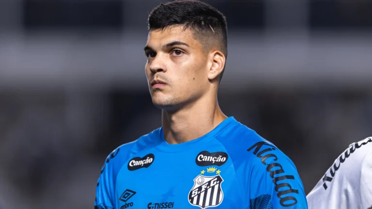 Santos tenta segurar Gabriel Brazão e admite negociação por João Paulo