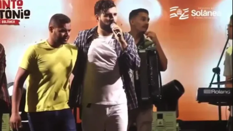 Cantor que recebeu no palco suspeito de matar ex-namorada revela tristeza