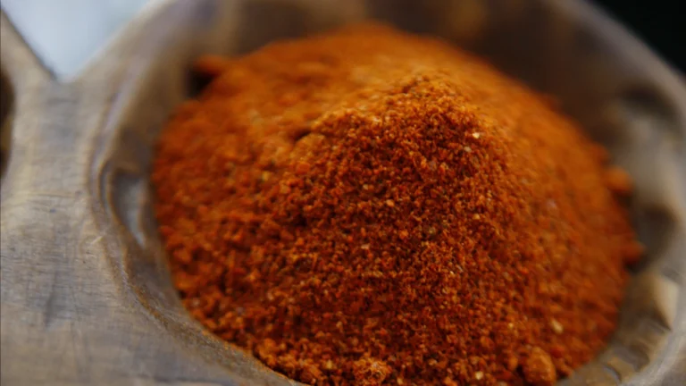 Sabia que páprica é feita de pimentão? Descubra mais sobre a hortaliça