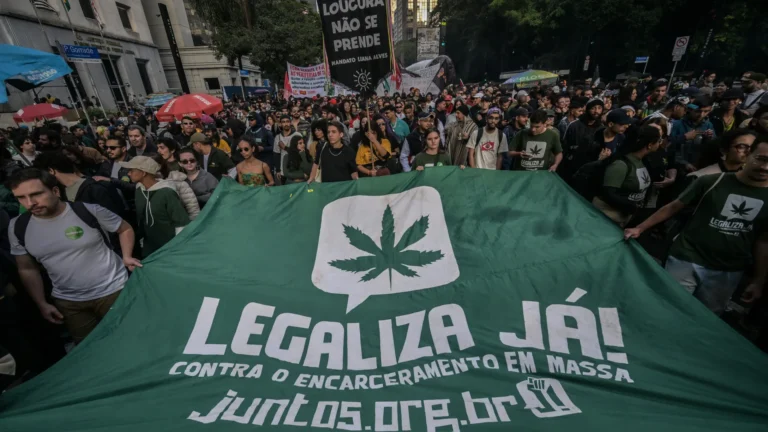 Marcha da Maconha debate criminalização do funk e violência policial nas periferias